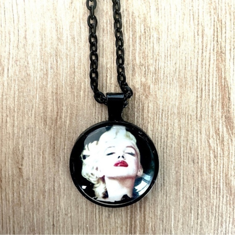 Marilyn Monroe Necklace, NWT